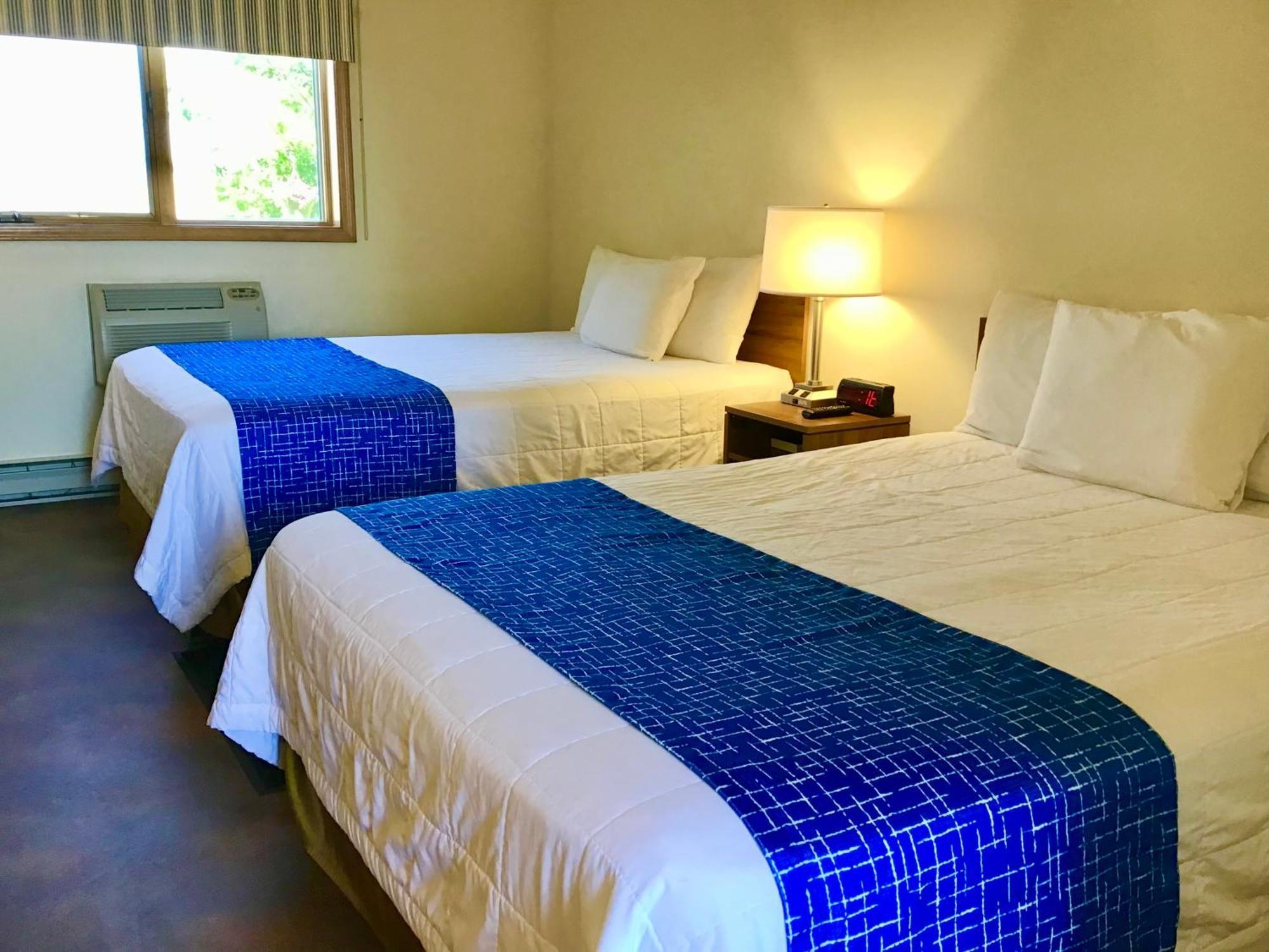 Travelodge By Wyndham Three Forks Екстер'єр фото
