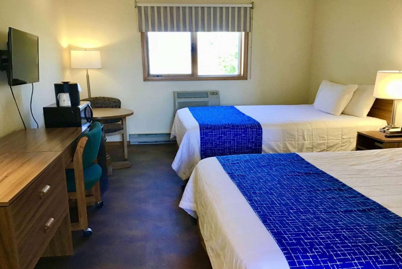 Travelodge By Wyndham Three Forks Екстер'єр фото