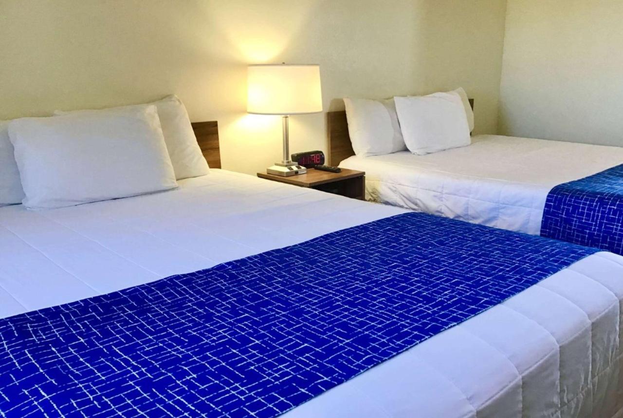 Travelodge By Wyndham Three Forks Екстер'єр фото