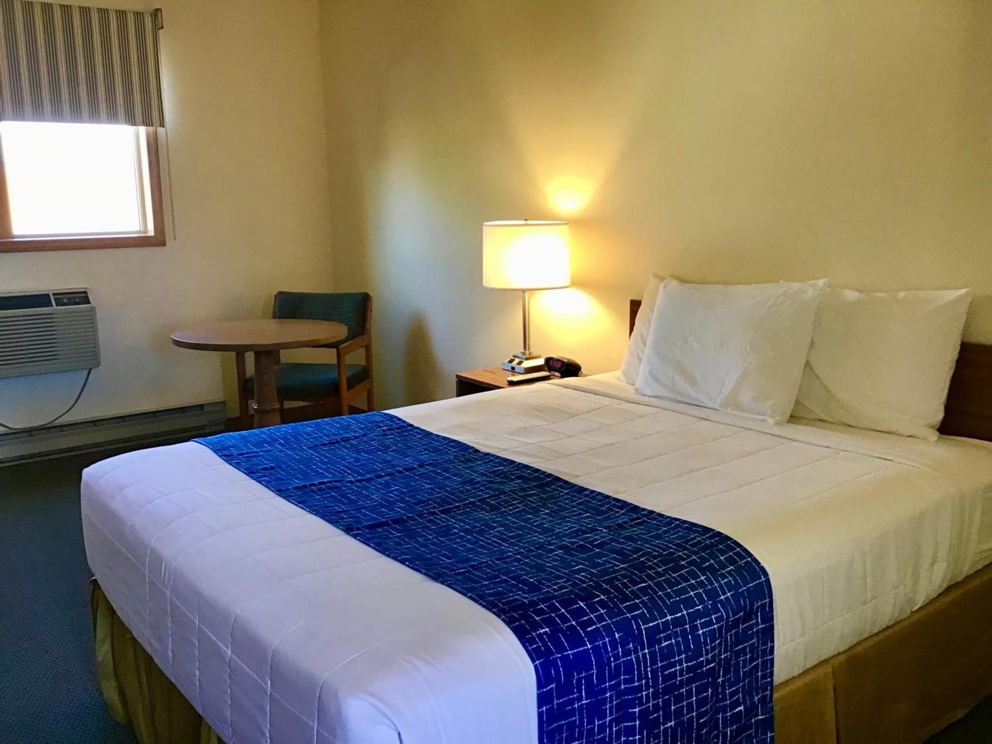 Travelodge By Wyndham Three Forks Екстер'єр фото