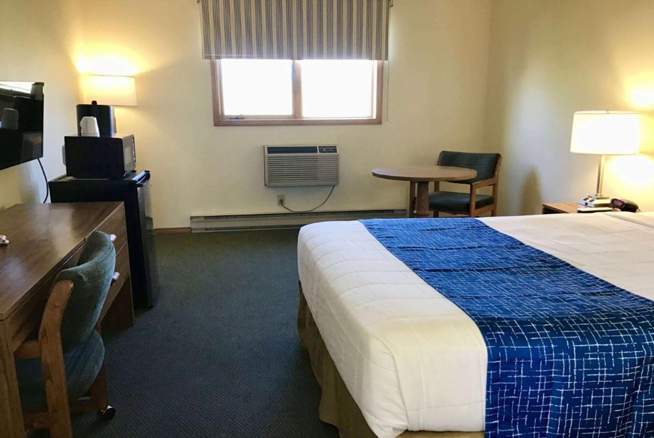 Travelodge By Wyndham Three Forks Екстер'єр фото