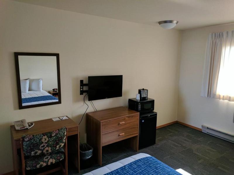 Travelodge By Wyndham Three Forks Екстер'єр фото